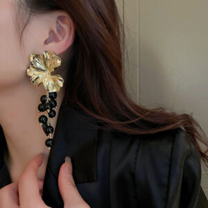 Tassel earrings with a heavy sense of luxury