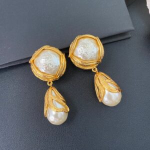 High end temperament, light luxury, fashionable and versatile water droplet earrings ​